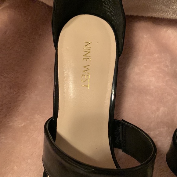 Black heels - Picture 3 of 6